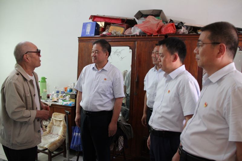 博農(nóng)集團(tuán)領(lǐng)導(dǎo)走訪慰問老黨員、困難黨員